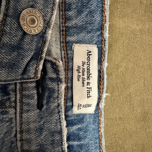 Abercrombie & Fitch The mom Short High Rise - Picture 3 of 3
